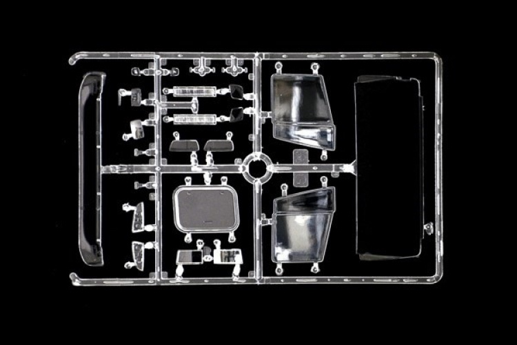 Italeri 1:24 IVECO Hi-Way 480 E5 (Low Roof)