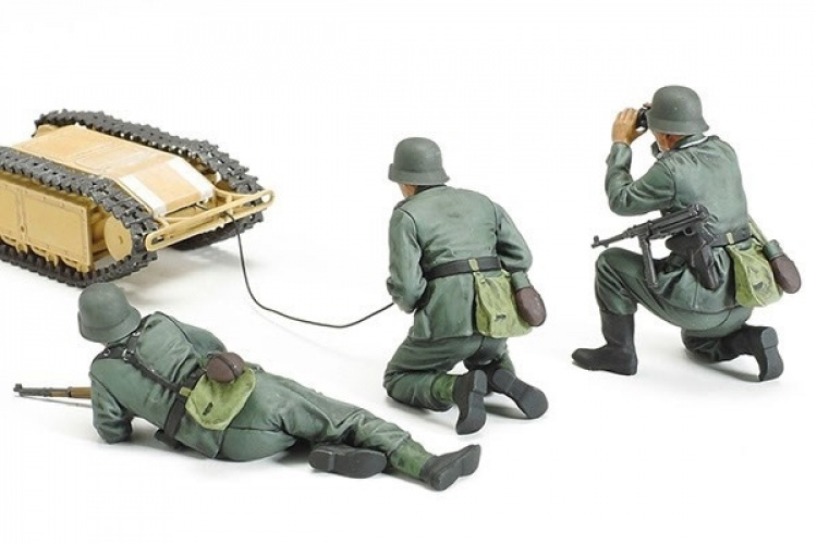 Tamiya 1/35 German Assault Pioneer Team & Goliath Set