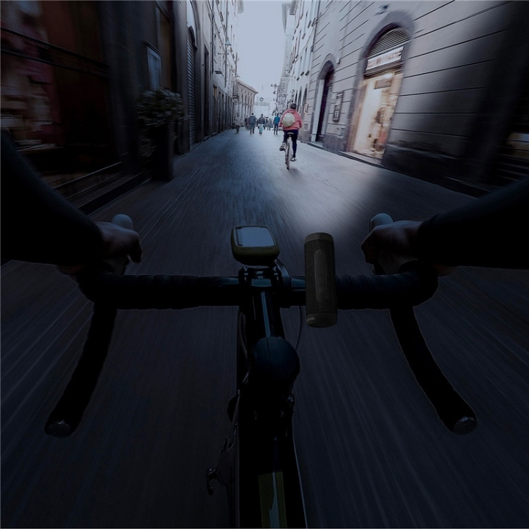 Celly Lamppu/kaiutin/virtapankki pyörää/skootteria varten Celly Lamppu/kaiutin/virtapankki pyörää/skootteria varten