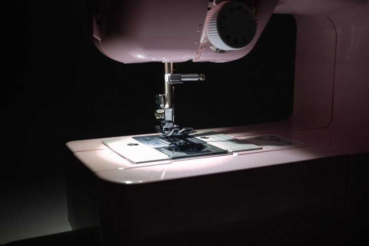 Brother LP14 Limited Edition ompelukone sis. 10 puolaa ja sormisuojaa, vaaleanpunainen