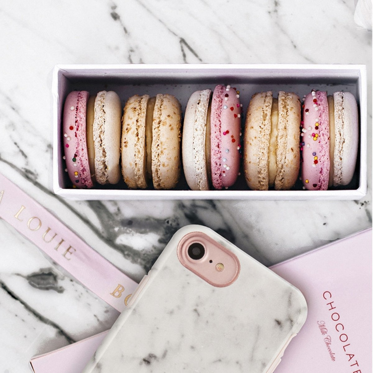 Richmond & Finch iPhone 7/8/SE2 kotelo, valkoinen marmori