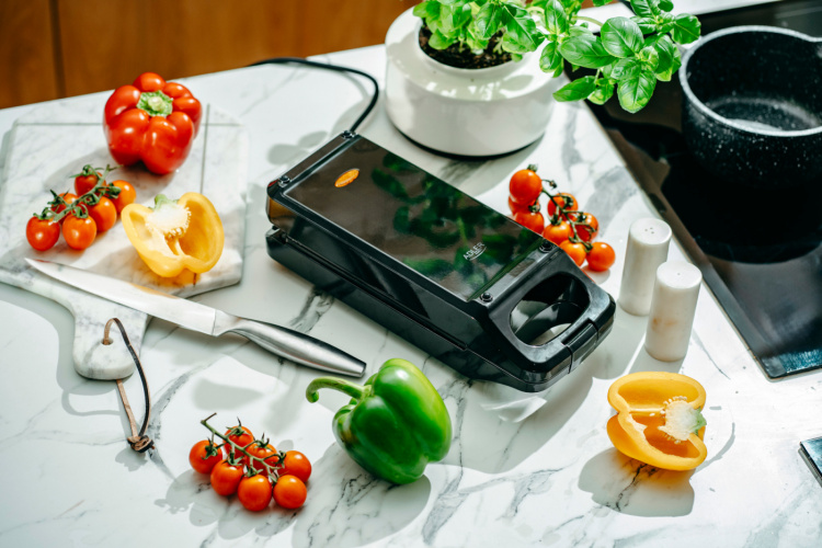 Adler AD 3066 Kaksipuolinen pöytägrilli Adler AD 3066 Kaksipuolinen pöytägrilli