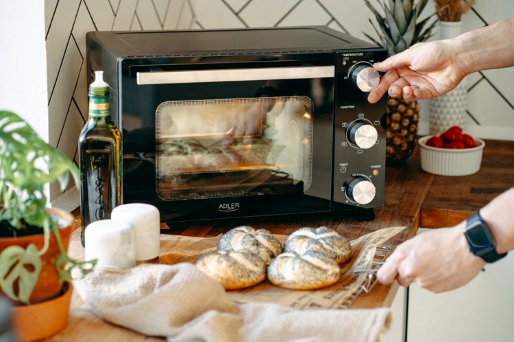 Adler AD 6024 Mini-uuni 22L, musta Adler AD 6024 Mini-uuni 22L, musta