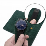 Klockfodral i sammetsliknande material, Grön