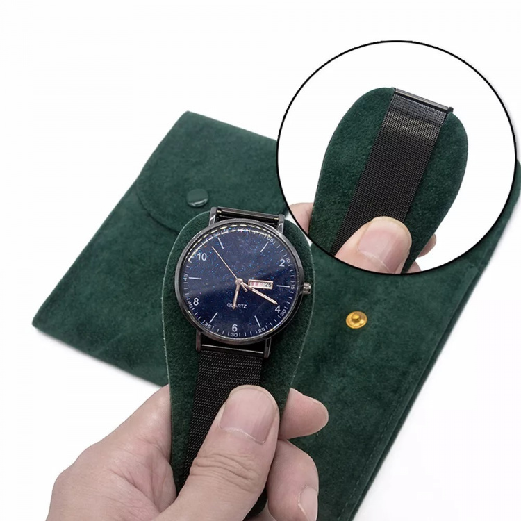 Klockfodral i sammetsliknande material, Grön