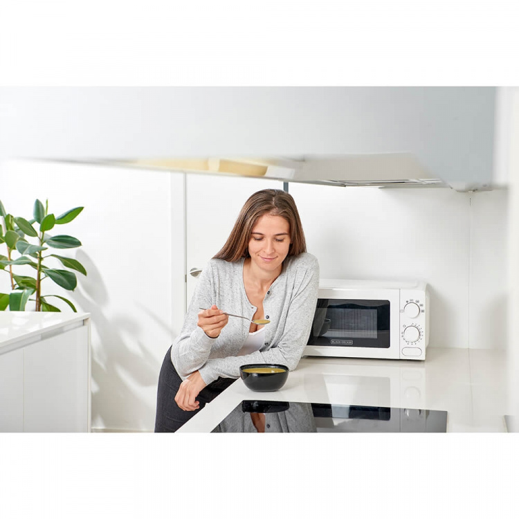 BLACK+DECKER Mikro 20L 700W Valkoinen