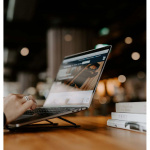 SWEDISH POSTURE Tietokoneen Jalusta SWEDISH POSTURE Tietokoneen Jalusta