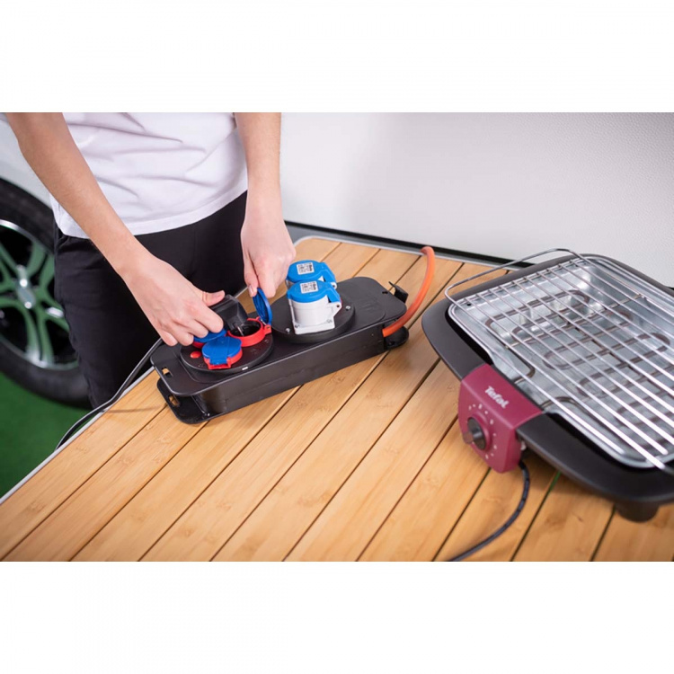 brennenstuhl Camping Jakolaatikko pistokkeella / virranjakajalla 16A retkeilyyn ja pysyvään ulkokäyttöön IP44 (vaunun virranjakaja 1,50 m kaapeli oranssina)