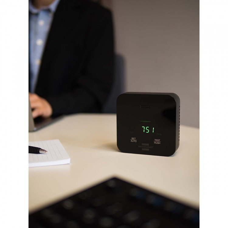 CO2-mittari C2M L 4050 / CO2-liikennevalo ilmanlaadun valvontaan (näytöllä ja äänimerkillä, integroidulla akulla, jopa 12 tuntia käyttöaikaa)