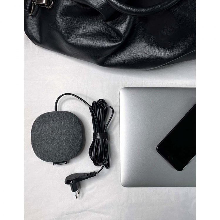 Estilo -latausasema tekstiilipinnalla (1x europistoke / 2x USB-porttia, sisältää tarranauhat Estilo -latausasema tekstiilipinnalla (1x europistoke / 2x USB-porttia, sisältää tarranauhat