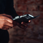 Krusell Nahka Puhelin Lompakko iPhone 13 Pro Max Musta