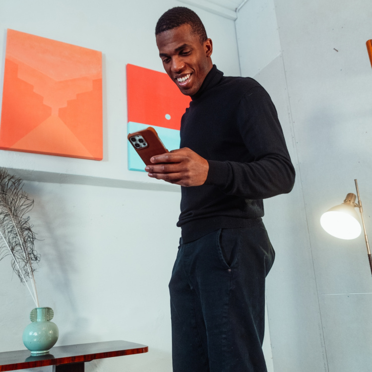 Krusell Nahkakotelo iPhone 13 konjakki