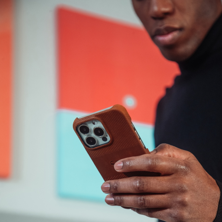 Krusell Nahkakotelo iPhone 13 konjakki