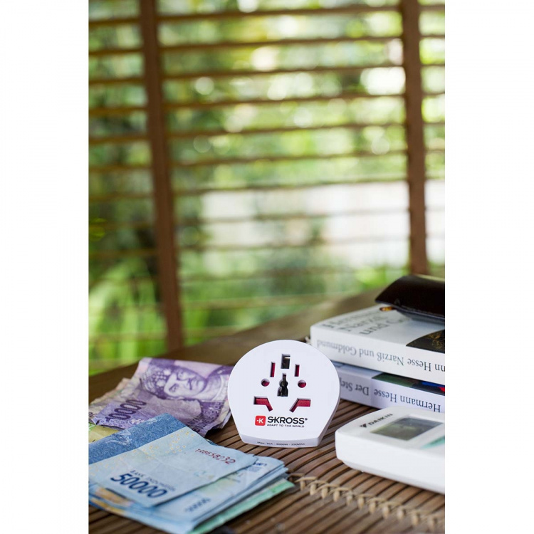 SKROSS Matka-adapteri Maailma-Eurooppa Maadoitettu