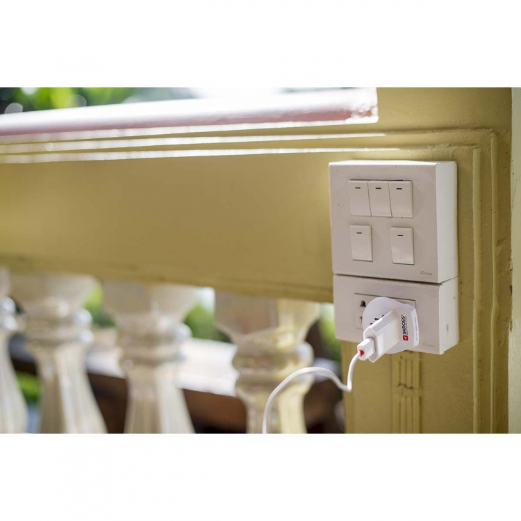 SKROSS Matka-adapteri Maailma-Eurooppa Maadoitettu