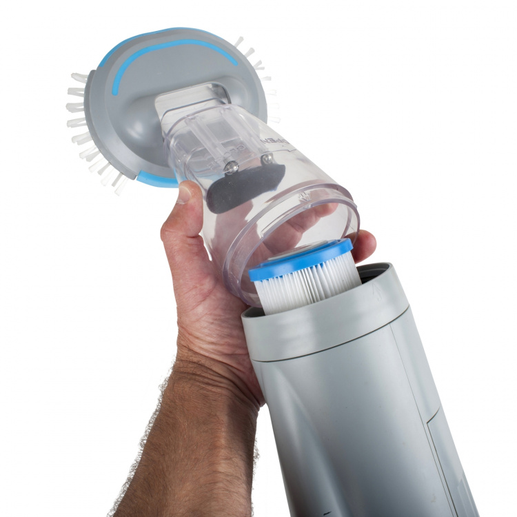 Battery cleaner for pools and spas Battery cleaner for pools and spas