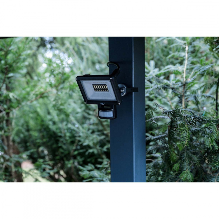 brennenstuhl LED-kohdevalo JARO 3060 P (LED-valonheitin seinäasennukseen ulkokäyttöön IP65, 20W, 2300lm, 6500K, liiketunnistimella)