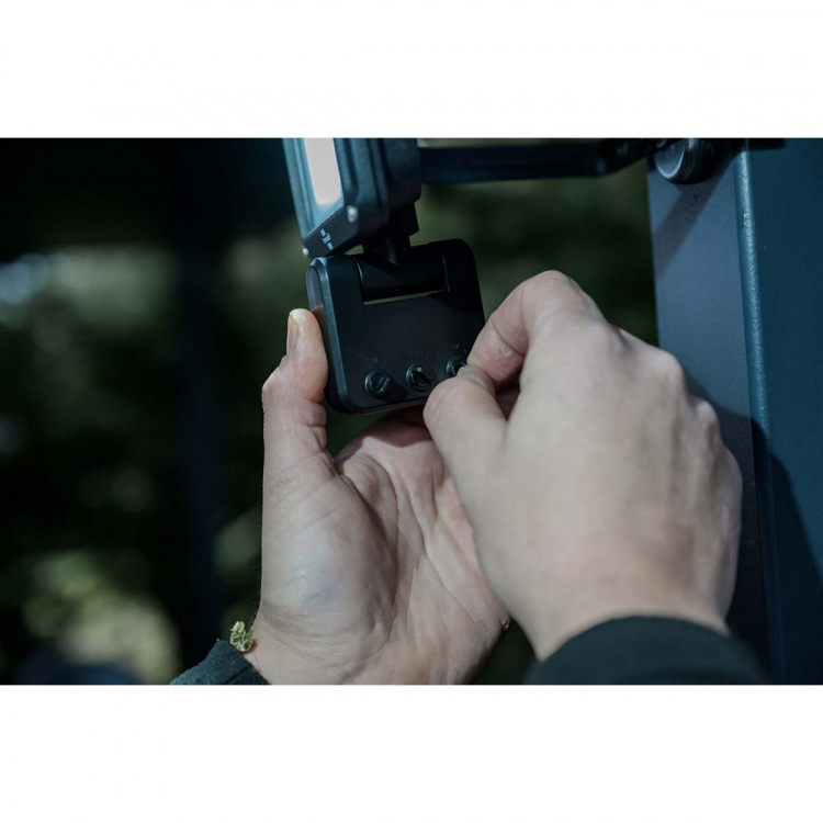 brennenstuhl LED-kohdevalo JARO 3060 P (LED-valonheitin seinäasennukseen ulkokäyttöön IP65, 20W, 2300lm, 6500K, liiketunnistimella)