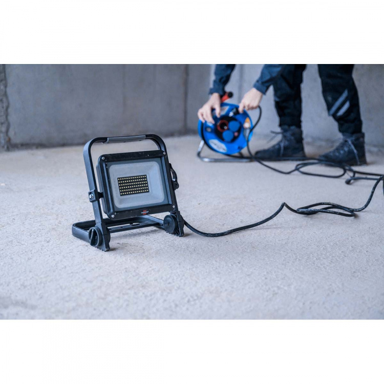 brennenstuhl Siirrettävä LED-rakennuslamppu JARO 7060 M / LED-valonheitin 50W ulkopuolelle (LED-työvalaisin 5m kaapelilla, LED-turvavalaistus 5800lm korkealaatuisesta alumiinista, himmennettävä, IP65)