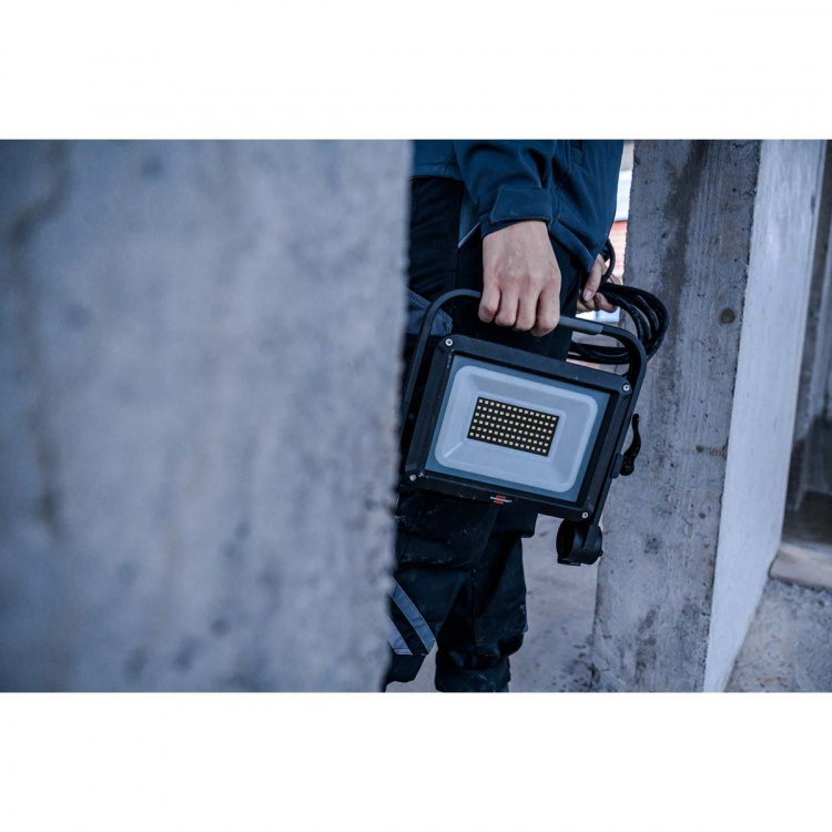 brennenstuhl Siirrettävä LED-rakennuslamppu JARO 14060 M / LED-työlamppu 100W ulkopuolelle (LED-valonheitin 5m kaapelilla, LED-turvavalaistus 11500lm korkealaatuisesta alumiinista, himmennettävä, IP65)