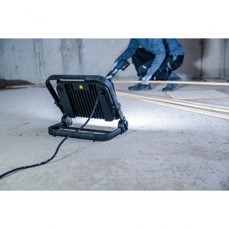 brennenstuhl Siirrettävä LED-rakennuslamppu JARO 14060 M / LED-työlamppu 100W ulkopuolelle (LED-valonheitin 5m kaapelilla, LED-turvavalaistus 11500lm korkealaatuisesta alumiinista, himmennettävä, IP65)