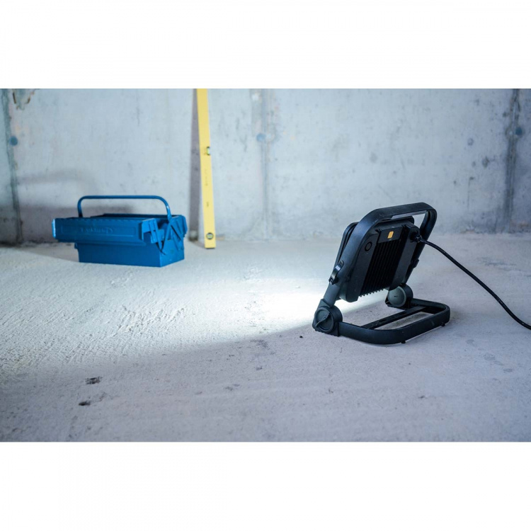 brennenstuhl Siirrettävä LED-rakennuslamppu JARO 14060 M / LED-työlamppu 100W ulkopuolelle (LED-valonheitin 5m kaapelilla, LED-turvavalaistus 11500lm korkealaatuisesta alumiinista, himmennettävä, IP65)