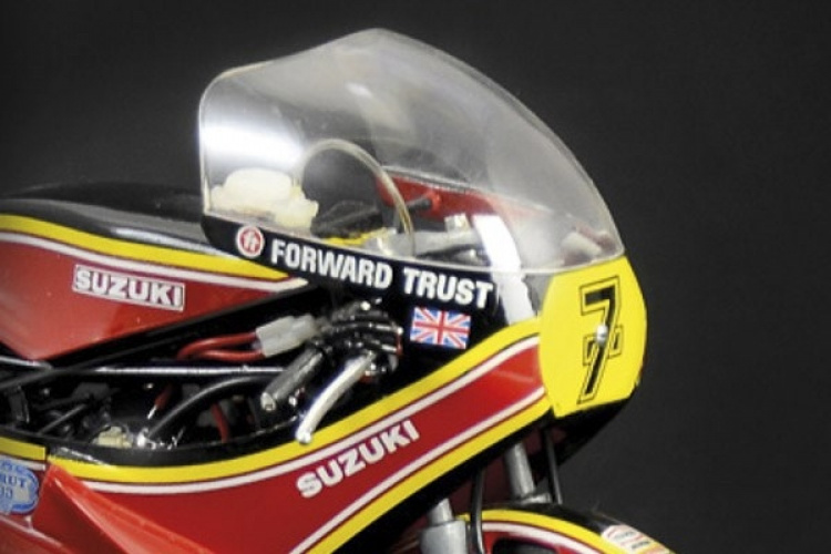 ITALERI 1:9 Suzuki RG 500 XR27 1978 Team Heron ITALERI 1:9 Suzuki RG 500 XR27 1978 Team Heron