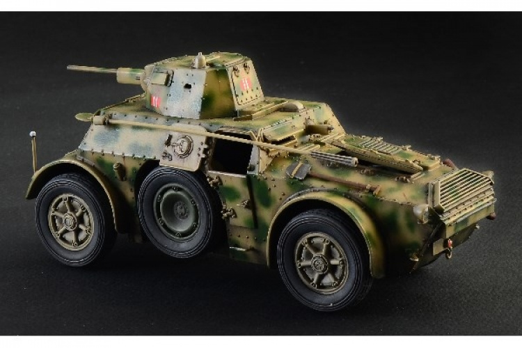 ITALERI 1:35 AB 41 with Bersaglieri Italian Infantry ITALERI 1:35 AB 41 with Bersaglieri Italian Infantry