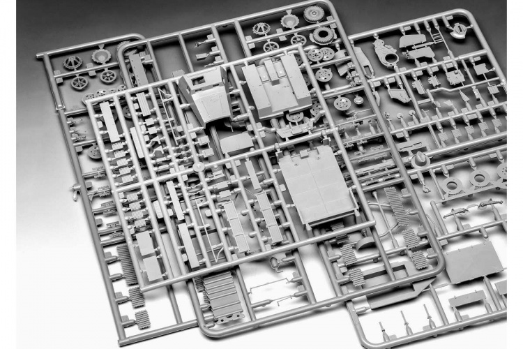 Revell sWs with 3.7cm Flak 43 & Ammunition Trailer