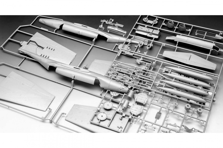 Revell Northrop F-89 Scorpion, 75th anniv. 1:48 gift set Revell Northrop F-89 Scorpion, 75th anniv. 1:48 gift set