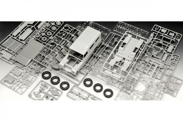 Revell Land Rover Series III LWB (commercial) 1:24