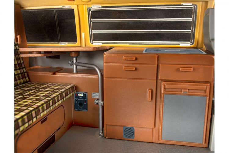 Revell 1:24 VW T2 Camper (easy click) model kit