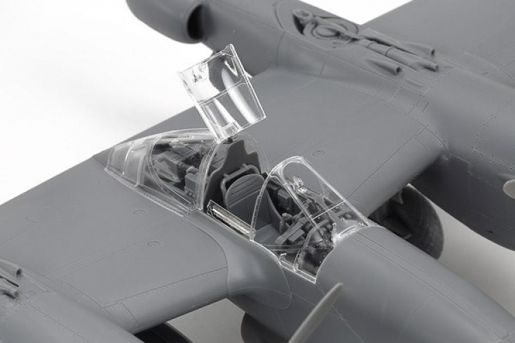 TAMIYA 1/48 Lockheed® P-38®J Lightning® TAMIYA 1/48 Lockheed® P-38®J Lightning®