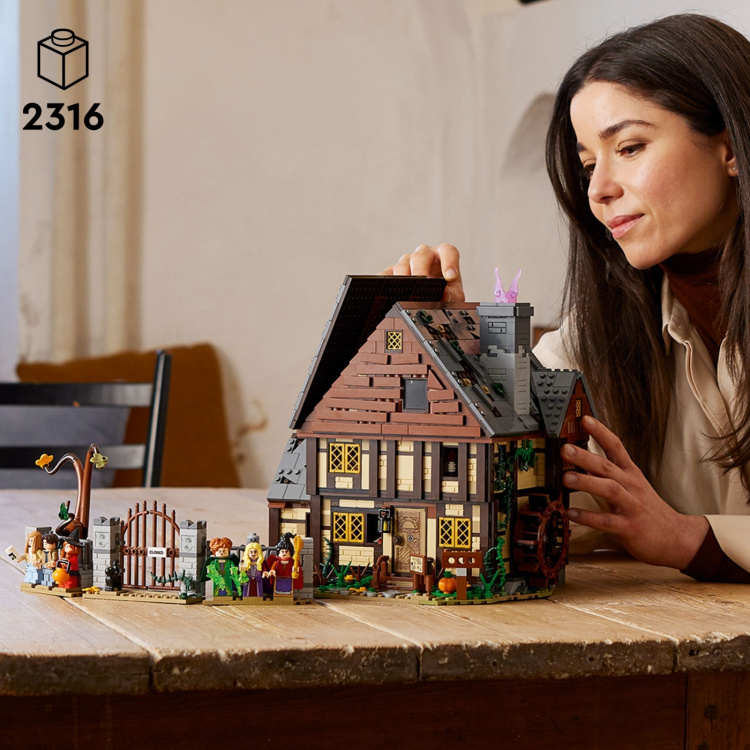 LEGO Ideas 21341 - Disneyn Hocus Pocus: Sandersonin sisarusten mökki LEGO Ideas 21341 - Disneyn Hocus Pocus: Sandersonin sisarusten mökki