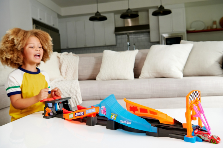 Cars Disney Cars Night Racing - autoratasetti