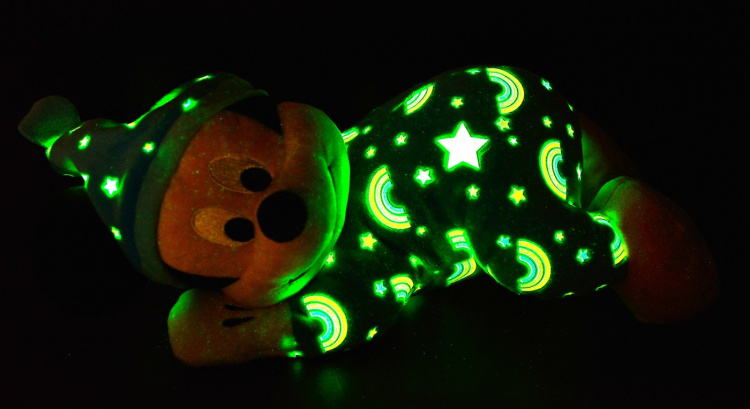 Disney Mikki Hiiri -pehmolelu, pimeässä hohtava, 30 cm