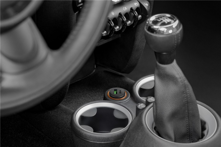 Goobay Dubbel USB-billadare USB-C™ PD (Power Delivery) (27 W) 27 W (12/24 V) lämplig för enheter med USB-C™ (Power Delivery), t.ex. iPhone 12 Goobay Dubbel USB-billadare USB-C™ PD (Power Delivery) (27 W) 27 W (12/24 V) lämplig för enheter med USB-C™ (Power Delivery), t.ex. iPhone 12