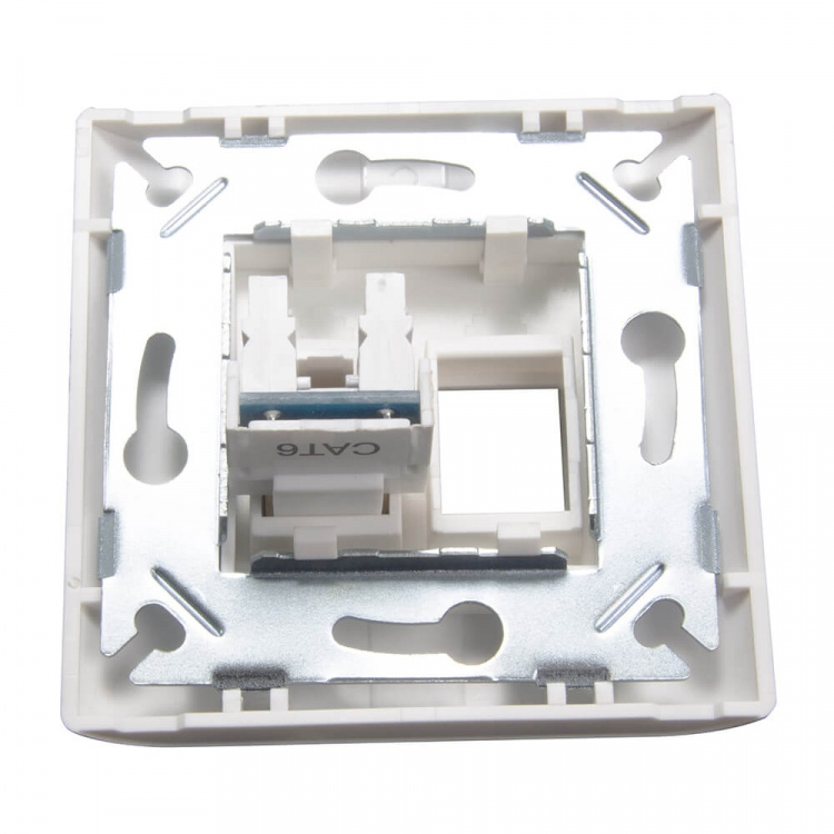 Triax Pistorasia Keystone CAT6 Suora