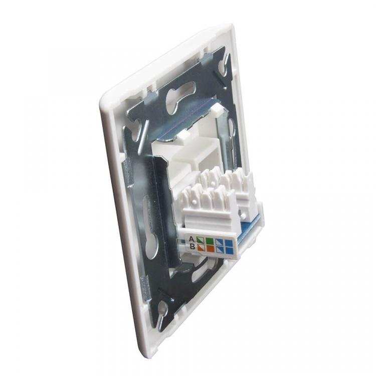 Triax Pistorasia Keystone CAT6 Suora