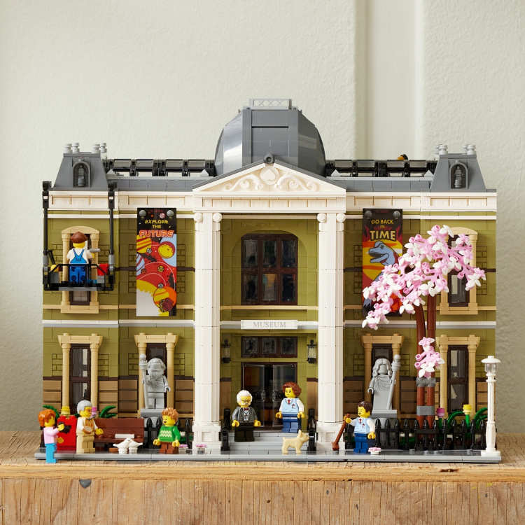 LEGO Icons 10326 - Luonnontieteellinen museo