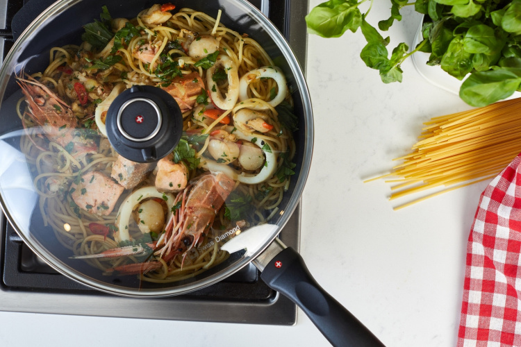 Swiss Diamond XD Classic Induction -paistokasari kannella, 4,2 L