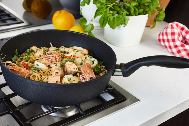 Swiss Diamond XD Classic Induction -paistokasari kannella, 4,2 L