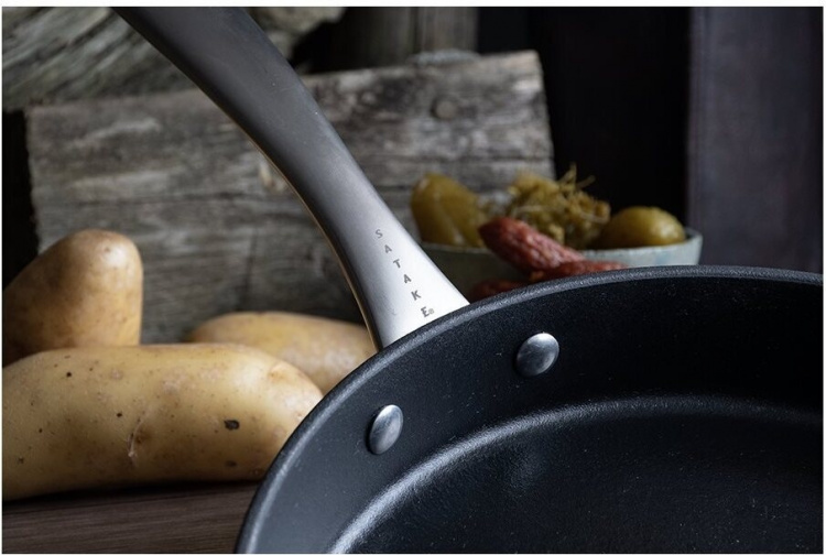 SATAKE valurautapannu, 22 cm