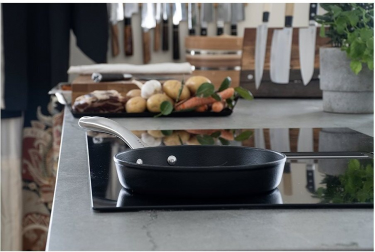 SATAKE valurautapannu, 22 cm