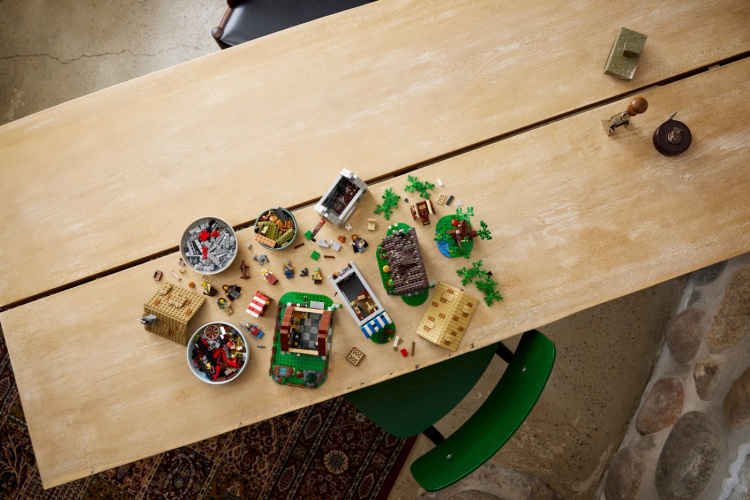 LEGO Icons 10332 - Keskiaikaisen kaupungin tori LEGO Icons 10332 - Keskiaikaisen kaupungin tori