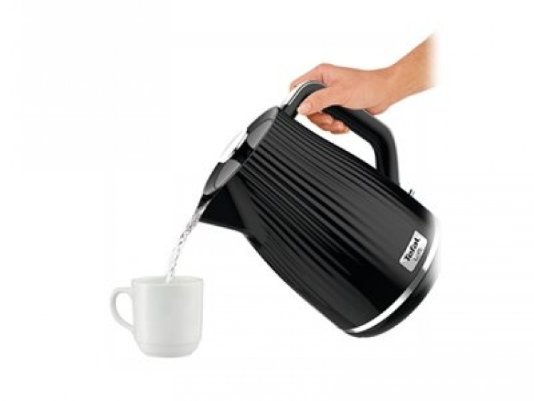 Tefal Loft Vattenkokare 1,7 liter Svart med kromdetaljer Tefal Loft Vattenkokare 1,7 liter Svart med kromdetaljer