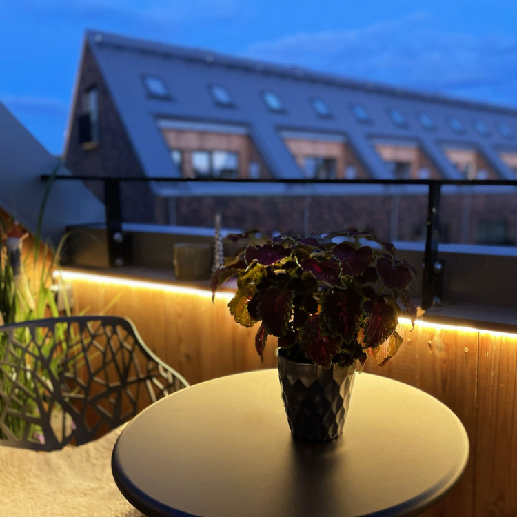 LightsOn Strip Böjbart och flexibelt ljusband 850lm 15W 2700K 2 meter