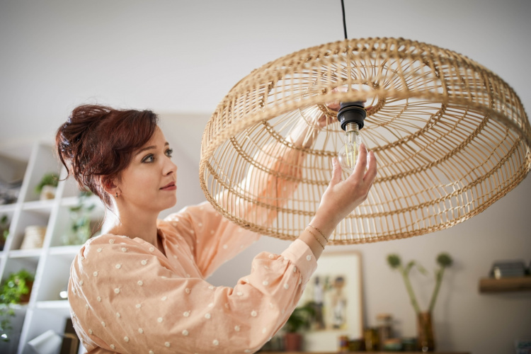 Philips Ultra Efficient LED -lamppu, E27, 4000 K, 1095 lm, kirkaspintainen Philips Ultra Efficient LED -lamppu, E27, 4000 K, 1095 lm, kirkaspintainen