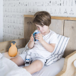 Zazu Pam -unirytmiä opettava musiikkiyövalo, pingviini, harmaa