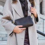 Aarni Crossbody Bag -olkalaukku, musta, hopea vetoketju